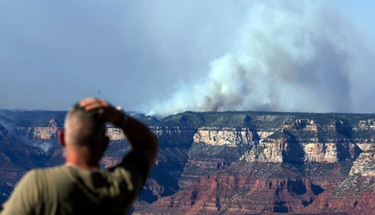 ΗΠΑ:-Μαίνεται-επί-έναν-μήνα-η-πυρκαγιά-στο-Γκραντ-Κάνιον
