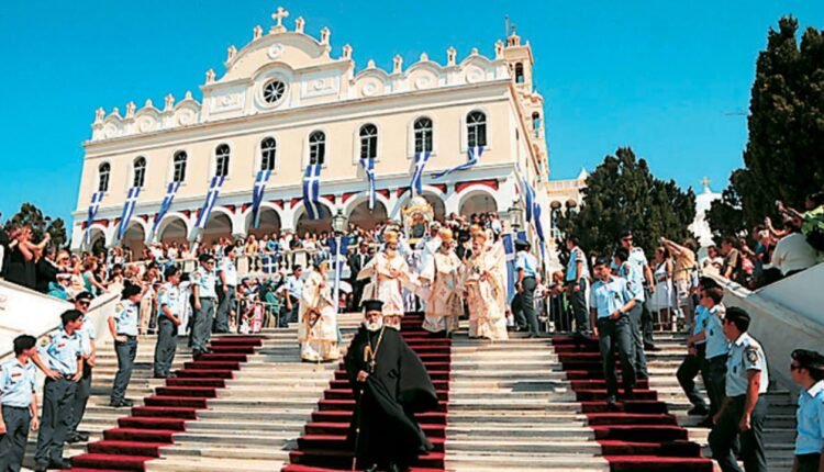 Η-Θεομήτωρ-εκοιμήθη-και-μετέστη-–-Η-Ορθοδοξία-εορτάζει