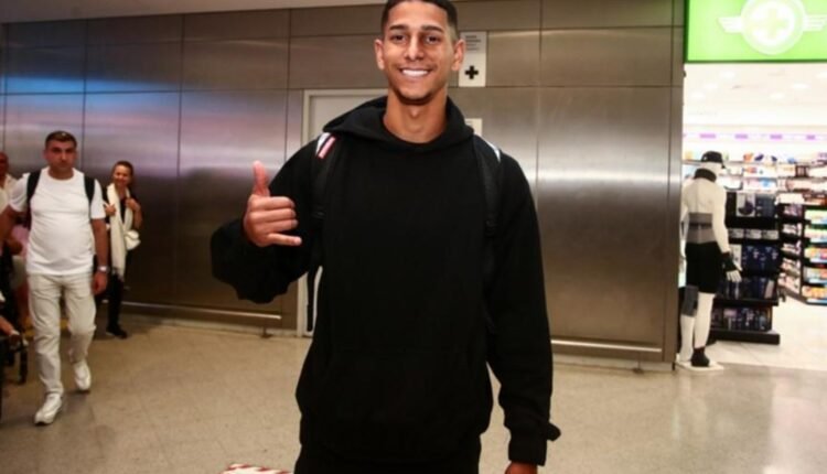 Ολυμπιακός:-Έφτασε-στην-Αθήνα-ο-Μάντσα