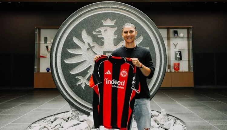 Ποδόσφαιρο-Γυναικών:-Στην-Άιντραχτ-Φρανκφούρτης-η-Ελένη-Μάρκου