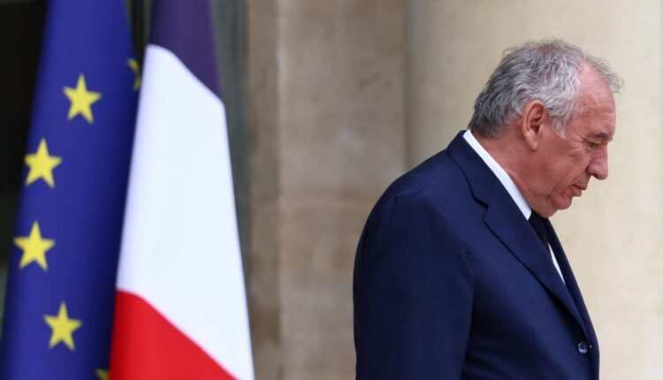 Στο-χείλος-του-γκρεμού-η-Γαλλία:-Σήμερα-η-αναμενόμενη-πτώση-της-κυβέρνησης-Μπαϊρού