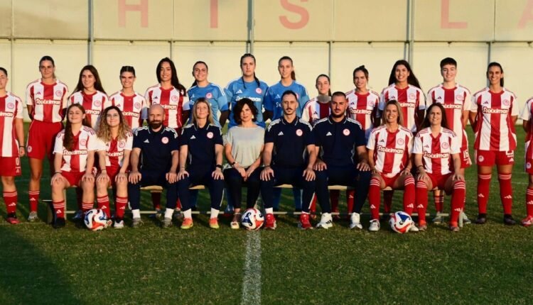Ποδόσφαιρο-Γυναικών:-Η-φωτογράφιση-της-ομάδας-του-Ολυμπιακού