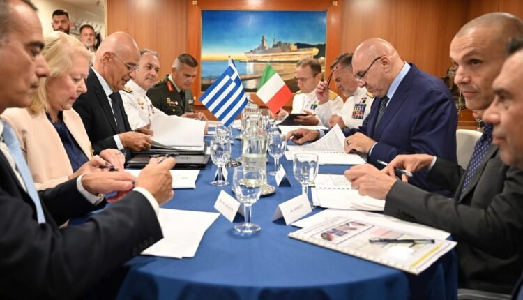 Υπογραφή-μνημονίου-συνεργασίας-Ελλάδας-–-Ιταλίας-για-2+2-φρεγάτες