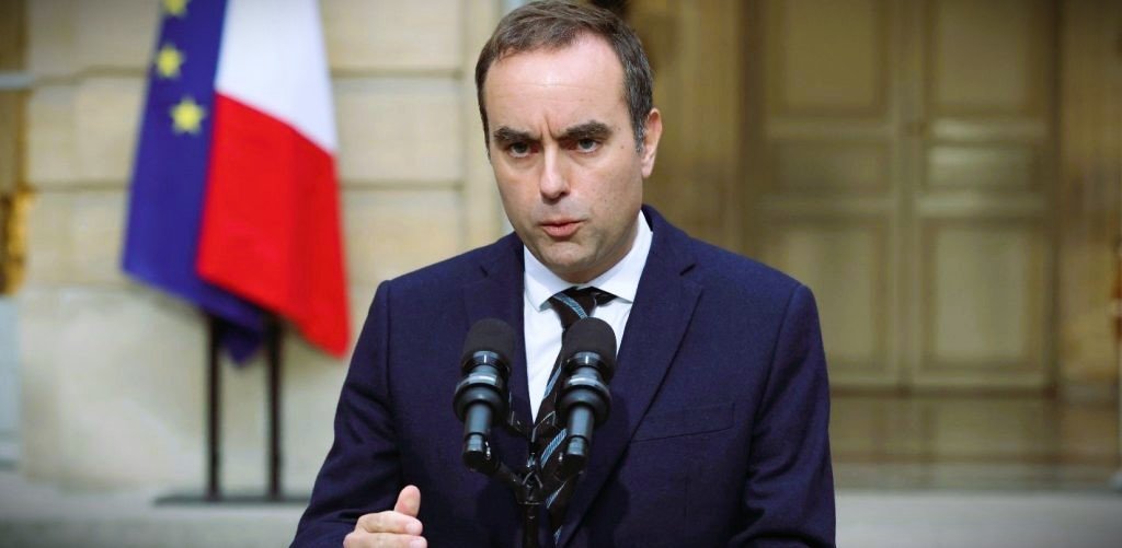 Παραιτήθηκε-ο-πρωθυπουργός-της-Γαλλίας-Σ.-Λεκορνί:-Βαθαίνει-η-πολιτική-κρίση