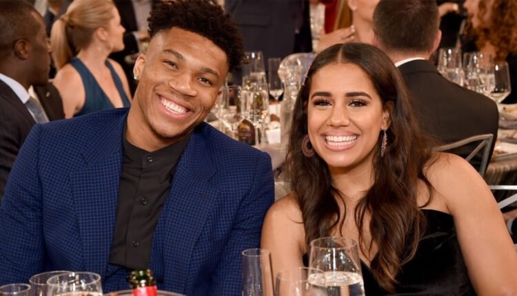 Γιάννης-Αντετοκούνμπο-–-mariah-riddlesprigger