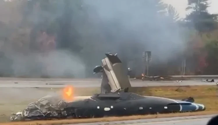 Μικρό-αεροπλάνο-συνετρίβη-σε-αυτοκινητόδρομο-της-Μασαχουσέτης
