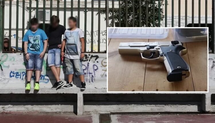 Μαθητές-πιάστηκαν-«στα-πράσα»-να-παζαρεύουν-όπλο
