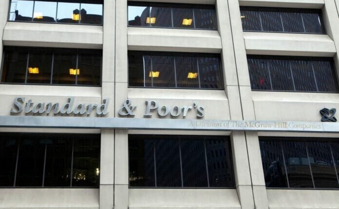 standard-&-poor’s:-Διατήρησε-στο-«ΒΒΒ»-την-αξιολόγηση-της-Ελλάδας,-με-σταθερό-outlook