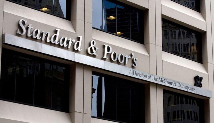 s&p:-Επιβεβαίωσε-το-αξιόχρεο-της-Ελλάδας-ΒΒΒ-με-σταθερές-προοπτικές