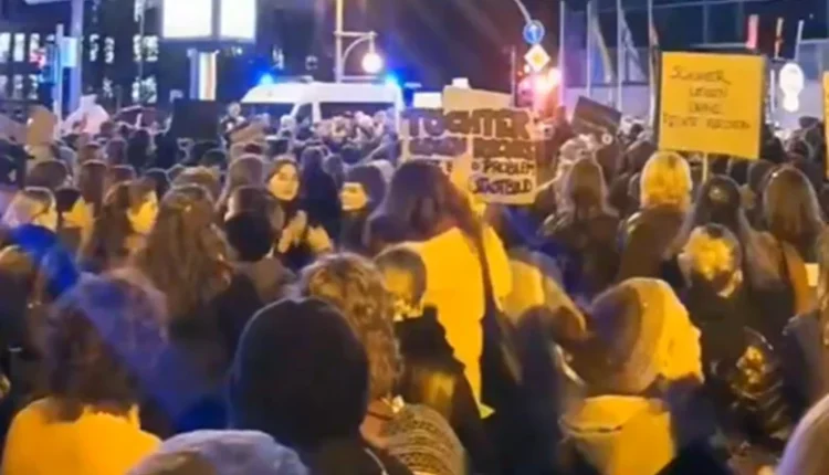 Χιλιάδες-διαδηλωτές-έξω-από-τα-κεντρικά-του-cdu-στην-Γερμανία