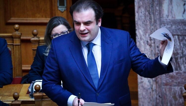 Πιερρακάκης-σε-Φάμελλο:-Επί-των-ημερών-του-ΣΥΡΙΖΑ-κλείσατε-77-καταστήματα-ΕΛΤΑ