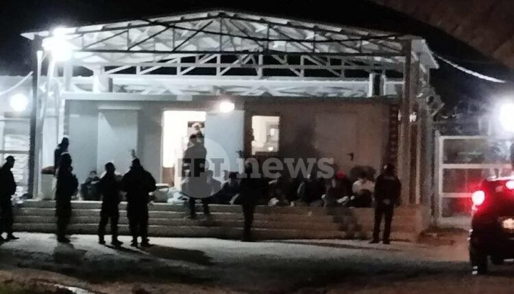 Στον-εισαγγελέα-οι-30-μετανάστες-που-προκάλεσαν-τα-επεισόδια-στην-κλειστή-δομή-Σιντικής