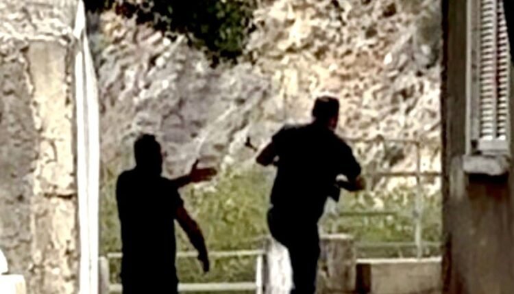 Βορίζια:-Νέα-φωτογραφία-ντοκουμέντο-με-το-καλάσνικοφ