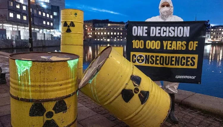 Πόλεμος-στην-Ουκρανία:-Η-greenpeace-καταγγέλλει-«εντατικοποίηση»-εμπορίου-πυρηνικών-υλικών-μεταξύ-Γαλλίας-και-Ρωσίας