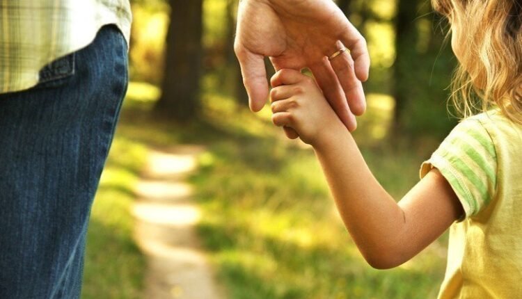 Επίδομα-παιδιού:-Διπλή-πληρωμή-για-τα-Χριστούγεννα