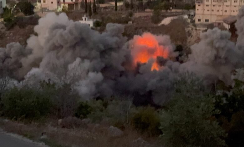 Το-Ισραήλ-εντείνει-τις-αεροπορικές-επιδρομές-στο-νότιο-Λίβανο,-λέγοντας-ότι-στοχεύει-τη-Χεζμπολάχ