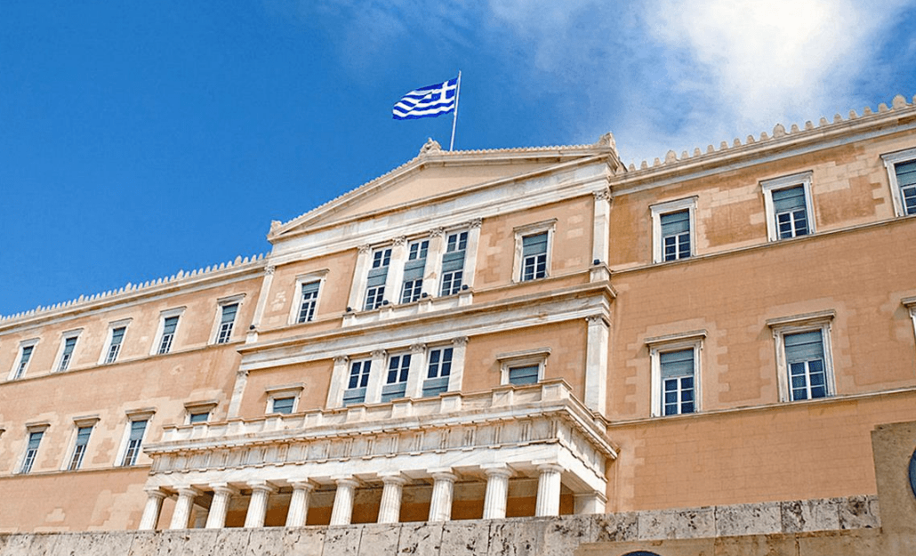 Στη-Βουλή-κατατίθεται-ο-προϋπολογισμός-2026:-Προβλέπει-ανάπτυξη-2,4%