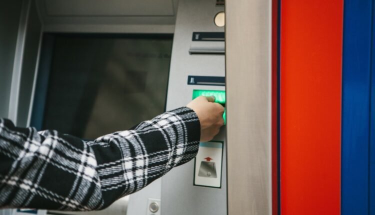 Συντάξεις:-Πώς-θα-ενισχυθούν-2,6-εκατ.-συνταξιούχοι-με-τέσσερα-νέα-οικονομικά-μέτρα