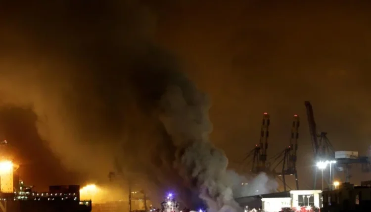 Πυρκαγιά-ξέσπασε-σε-πλοίο-στο-λιμάνι-του-Λος-Άντζελες