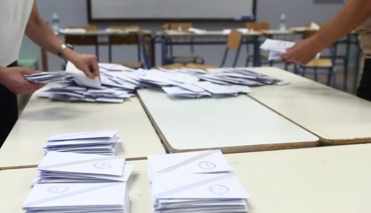 Δημοσκόπηση-mrb:-Το-75,9%-των-αναποφάσιστων-θέλει-νέο-κόμμα