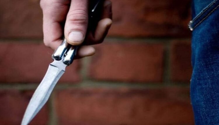 Συνελήφθη-ανήλικος-με-σουγιά-και-μαχαίρι-σε-γήπεδο-ποδοσφαίρου