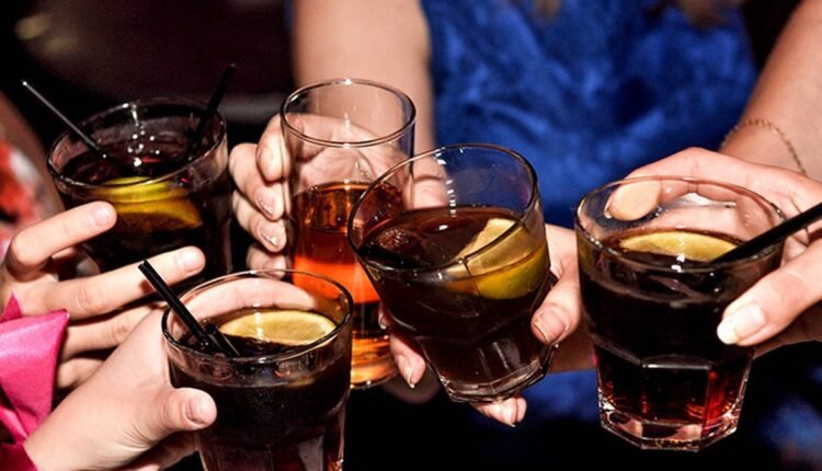 Θεσσαλονίκη:-14χρονη-λιποθύμησε-από-αλκοόλ-και-πήγε-νοσοκομείο