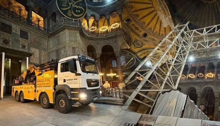 Τουρκία:-Βαρέα-οχήματα-μέσα-στην-Αγία-Σοφία