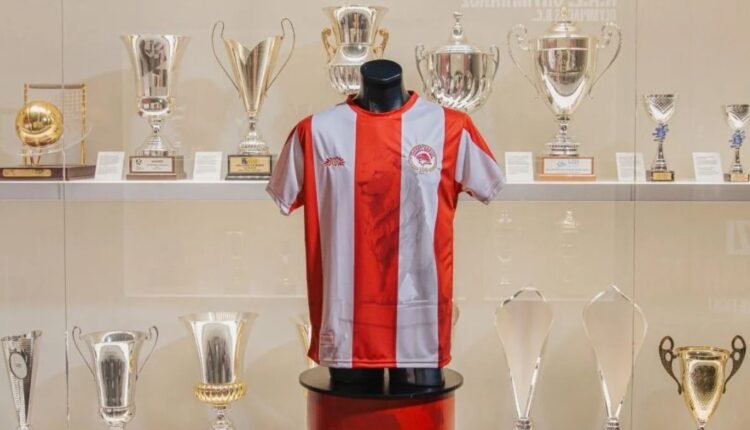 Ολυμπιακός:-Η-επετειακή-φανέλα-του-Ερασιτέχνη-για-τα-100-χρόνια-του-συλλόγου