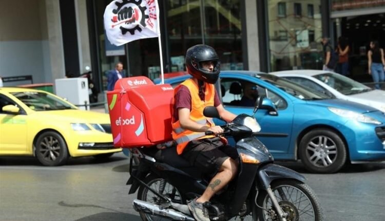 Στάση-εργασίας-την-black-friday-ανακοίνωσαν-οι-διανομείς-της-efood-και-της-wolt