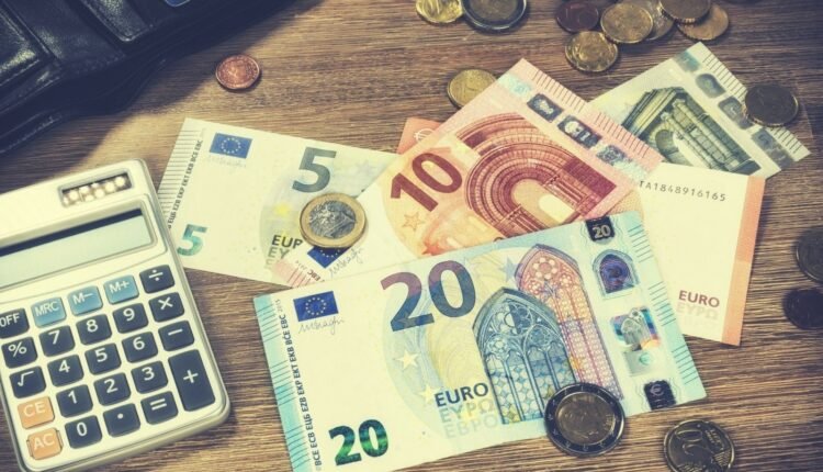 Προϋπολογισμός-2026:-Ποιοι-μισθοί-και-συντάξεις-θα-πάρουν-αυξήσεις