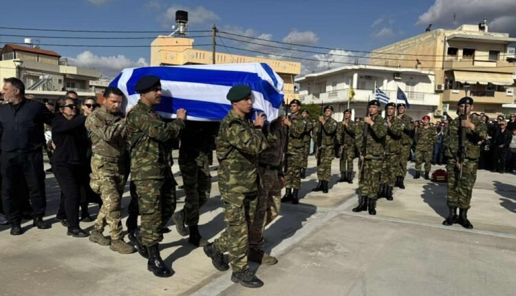 Κρήτη:-Θρήνος-στην-κηδεία-του-19χρονου-στρατιώτη-που-έχασε-τη-ζωή-του-στη-Ρόδο