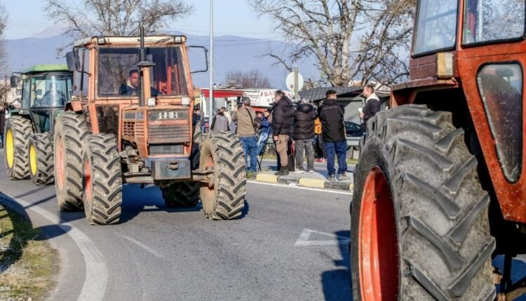 Λάρισα:-Κλιμάκωση-με-ενίσχυση-των-μπλόκων-αποφάσισαν-οι-αγρότες