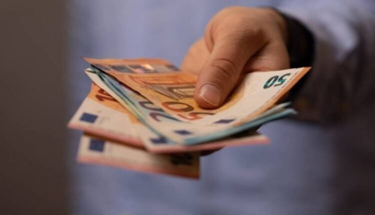 oee:-Εκπαιδευτικό-επίδομα-1.900e-και-κατάρτιση-380-ωρών-για-άνεργους-οικονομολόγους-έως-29-ετών