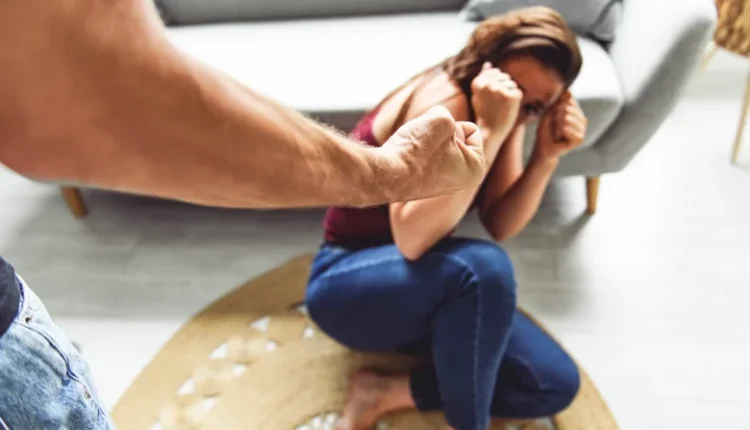 Φθιώτιδα:-Κατήγγειλε-τον-σύζυγό-της-για-ενδοοικογενειακή-βία-και-καταδικάστηκε-η-ίδια