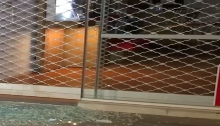 Σαράντα-άτομα-έκαναν-καταδρομική-επίθεση-στο-Κουκάκι