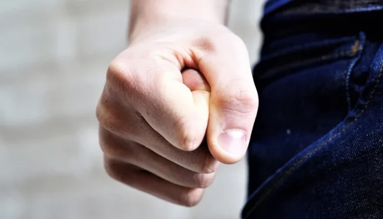 Τρεις-μαθητές-Γυμνασίου-επιτέθηκαν-σε-12χρονο-και-κατέγραψαν-τον-ξυλοδαρμό-σε-βίντεο-στην-Πάτρα