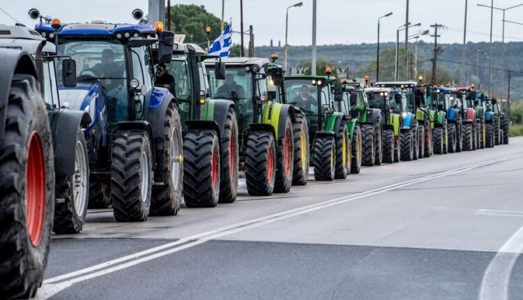 Παραμένουν-τα-αγροτικά-μπλόκα-σε-δρόμους-και-τελωνεία-της-Μακεδονίας,-στη-Νίκαια-και-στον-Ε65