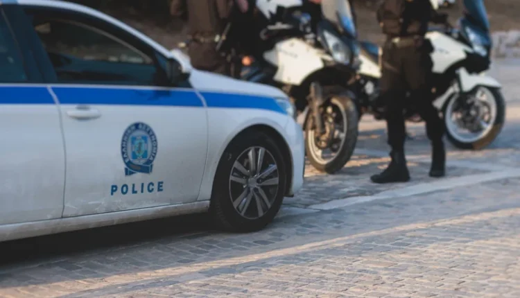 Δεκαπέντε-άτομα-έσπασαν-τα-πλευρά-οδηγού-στη-Θεσσαλονίκη-και-τον-παράτησαν-σχεδόν-γυμνό-στο-δρόμο