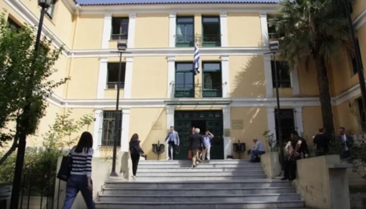 eυελπίδων:-Κατέρρευσε-και-πέθανε-84χρονος-πριν-την-απόφαση-του-δικαστηρίου