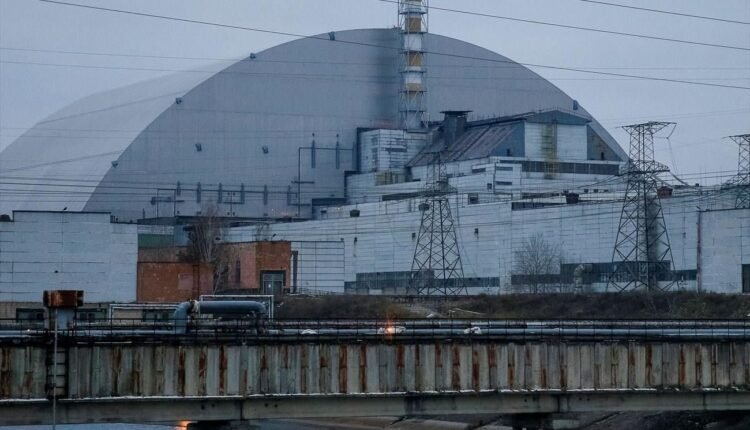 Τσέρνομπιλ:-Ζημιές-στο-προστατευτικό-κέλυφος-του-πυρηνικού-εργοστασίου-από-τα-πλήγματα-των-drones