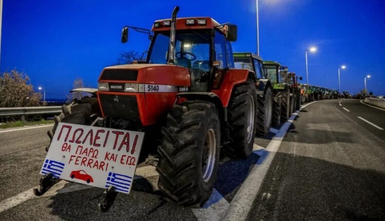 Πάνω-από-8-χιλιάδες-τρακτέρ-στα-μπλόκα-σε-όλη-τη-χώρα