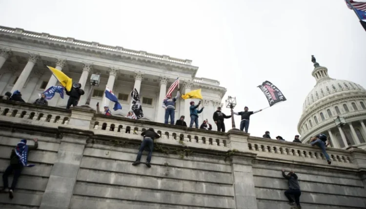 Παραμένει-υπό-κράτηση-30χρονος-που-φέρεται-να-είχε-τοποθετήσει-βόμβες-την-παραμονή-της-επίθεσης-στο-Καπιτώλιο-το-2021