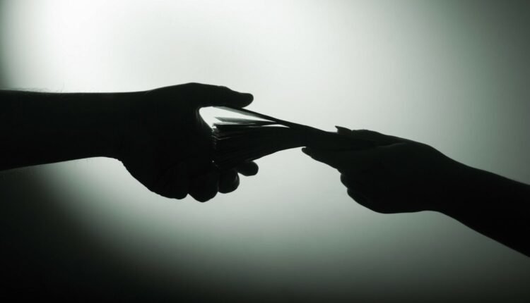 Στην-τσιμπίδα-«μαύρο»-χρήμα-άνω-των-4-δισ.