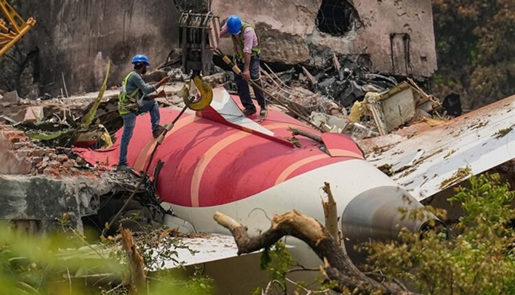 Ινδοί-και-Αμερικανοί-εμπειρογνώμονες-θα-αναλύσουν-τα-στοιχεία-της-συντριβής-της-air-india