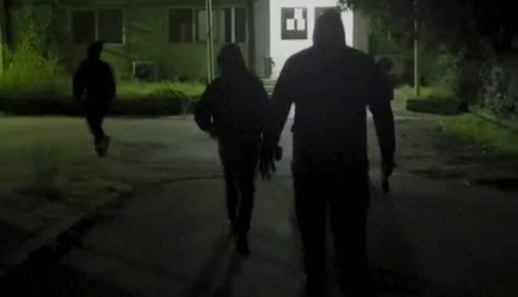 Λάρισα:-Δυναμική-παρέμβαση-του-Ρουβίκωνα-στα-γραφεία-του-ΟΠΕΚΕΠΕ