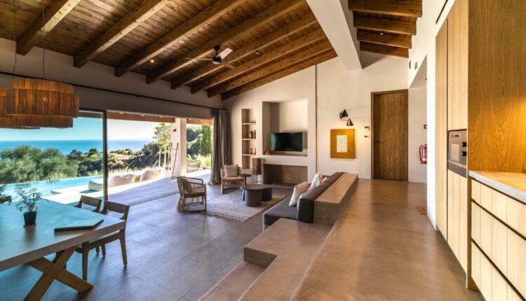 Στο-χαρτοφυλάκιο-της-swot-hospitality-το-eliamos-villas-hotel-&-spa