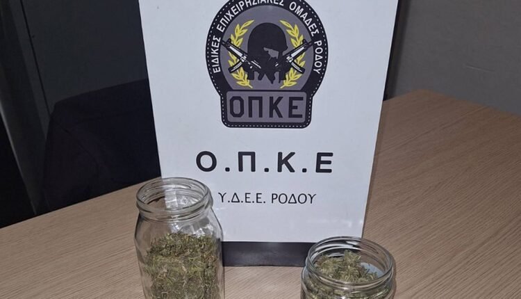 Χειροπέδες-σε-62χρονο-για-διακίνηση-ναρκωτικών-και-οπλοκατοχή