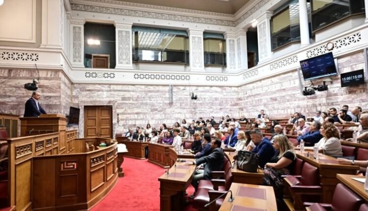 Συνεδριάζει-σε-κλίμα-έντασης-η-ΚΟ-του-ΣΥΡΙΖΑ-στον-απόηχο-της-παραίτησης-Σουρμελίδη-και-της-«Ιθάκης»-του-Τσίπρα