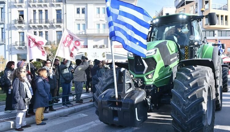 Αποχώρησαν-οι-αγρότες-από-το-λιμάνι-του-Βόλου:-Επεισόδια-κοντά-στην-γέφυρα-Ρίου-Αντιρρίου