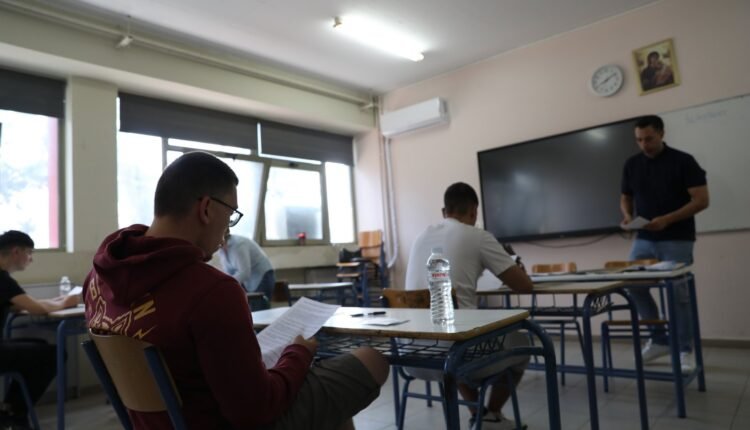 Πανελλήνιες-2026:-Ανακοινώθηκαν-οι-Συντελεστές-Ελάχιστης-Βάσης-Εισαγωγής-(ΕΒΕ)-(πίνακες)